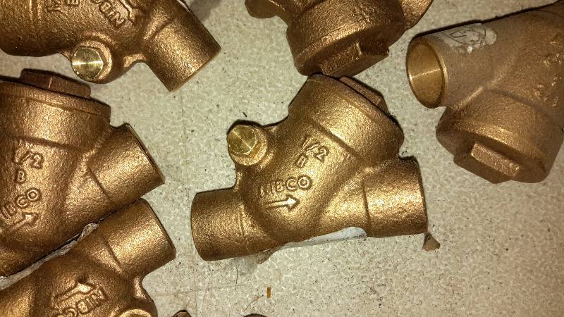 Lot of 12 in Brass fittings as pictured.