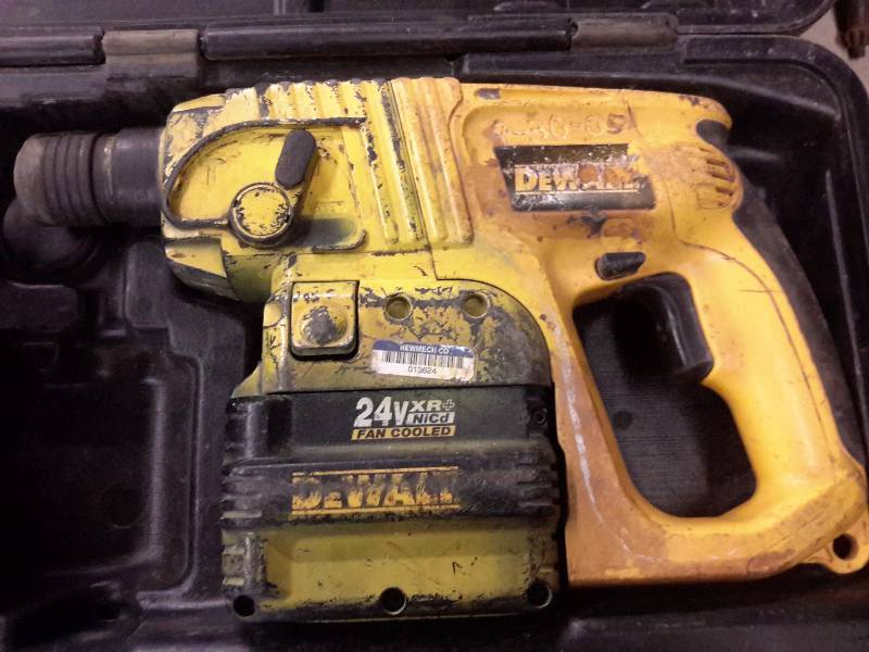 Dewalt, Hammer Drill with Charger