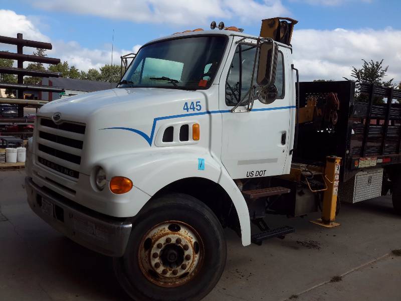 Sterling 2001 LT7500, Flat Bed with Knuckle Boom Crane