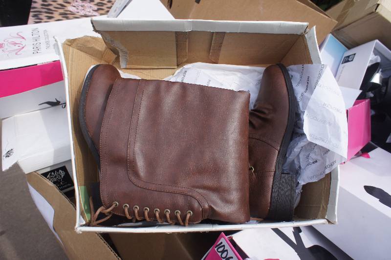 1 MASSIVE PALLET  LOT OF - NEW SHOES YOU GET EVERYTHING ON THE PALLET TONS OF MONEY TO BE MADE