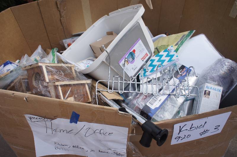1 MASSIVE PALLET  LOT OF - HOME - OFFICE RELATED ITEMS YOU GET EVERYTHING ON THE PALLET TONS OF MONEY TO BE MADE