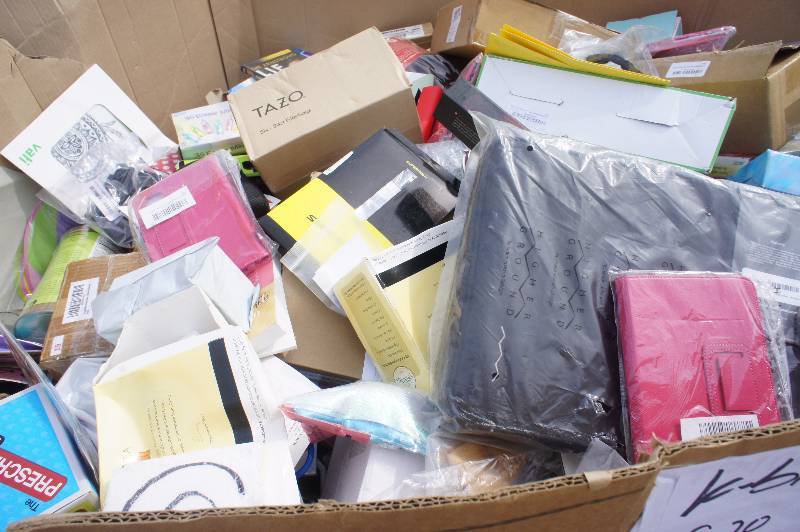 1 MASSIVE PALLET  LOT OF - MISC GOODS -  ITEMS  YOU GET EVERYTHING ON THE PALLET TONS OF MONEY TO BE MADE