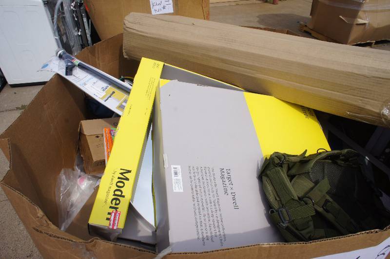 1 MASSIVE PALLET  LOT OF - MISC GOODS -  ITEMS  YOU GET EVERYTHING ON THE PALLET TONS OF MONEY TO BE MADE
