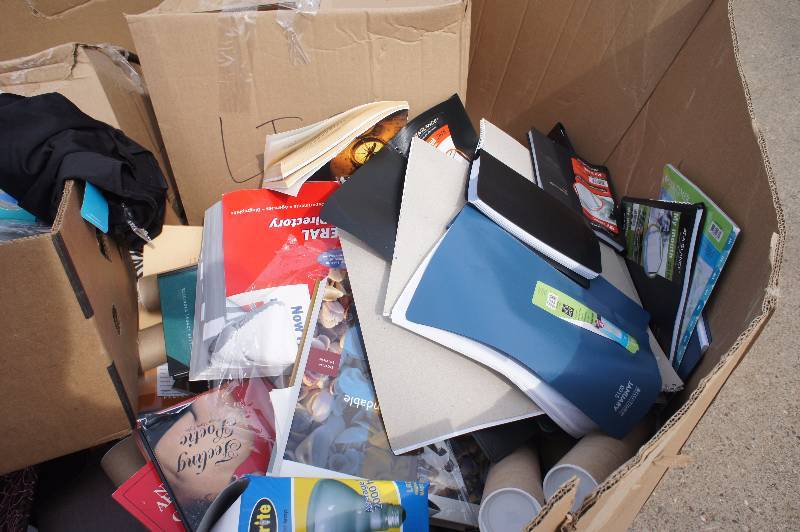 1 MASSIVE PALLET  LOT OF - MISC GOODS -  ITEMS  YOU GET EVERYTHING ON THE PALLET TONS OF MONEY TO BE MADE