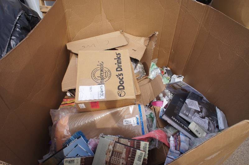 1 MASSIVE PALLET  LOT OF - MISC GOODS AND FOOD RELATED -  ITEMS  YOU GET EVERYTHING ON THE PALLET TONS OF MONEY TO BE MADE