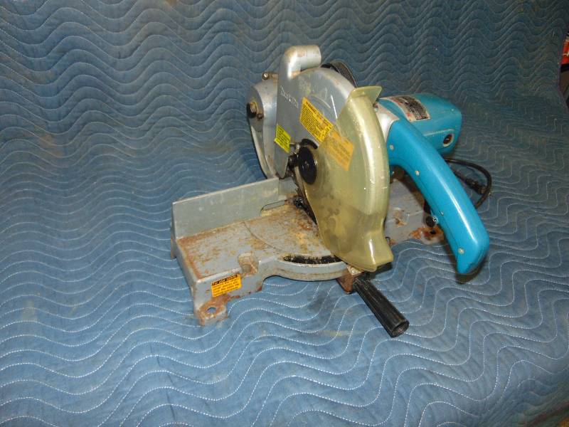 lot 10 image: Makita Miter Box