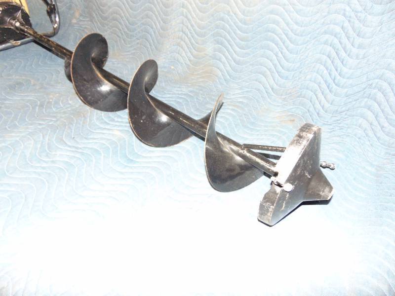 lot 15 image: Magnum Plus III Ice Auger