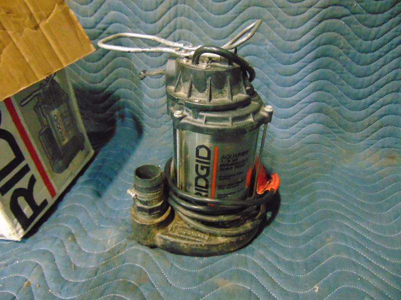lot 18 image: Ridgid Submersible Pump