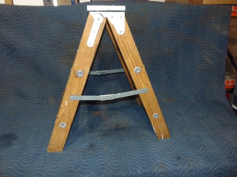 lot 22 image: Small Step Ladder