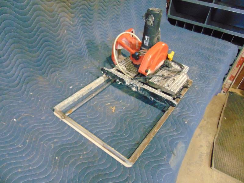 lot 35 image: Husky Tile Saw