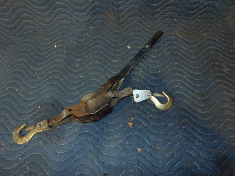 lot 40 image: Come-A-Long