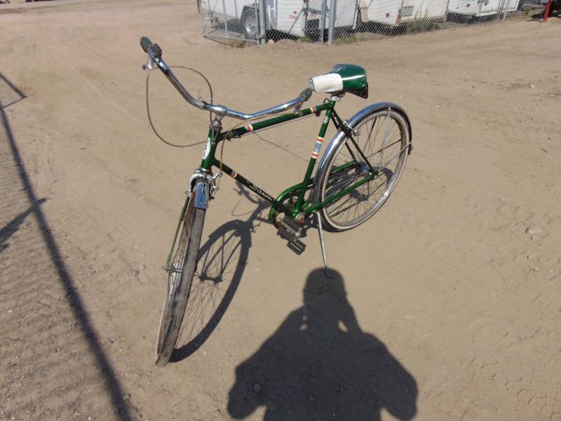 lot 57 image: Older Schwinn Bike