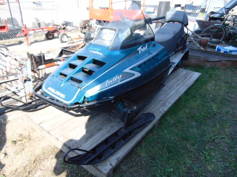 lot 1 image: 1994 Polaris Indy Trail Delux