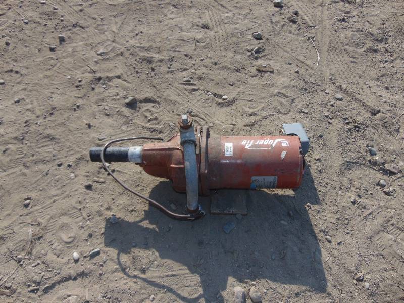 lot 73 image: Super Flo Water Pump