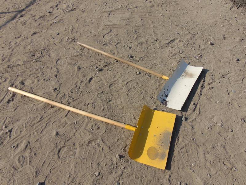 lot 77 image: (2) Snow Shovels