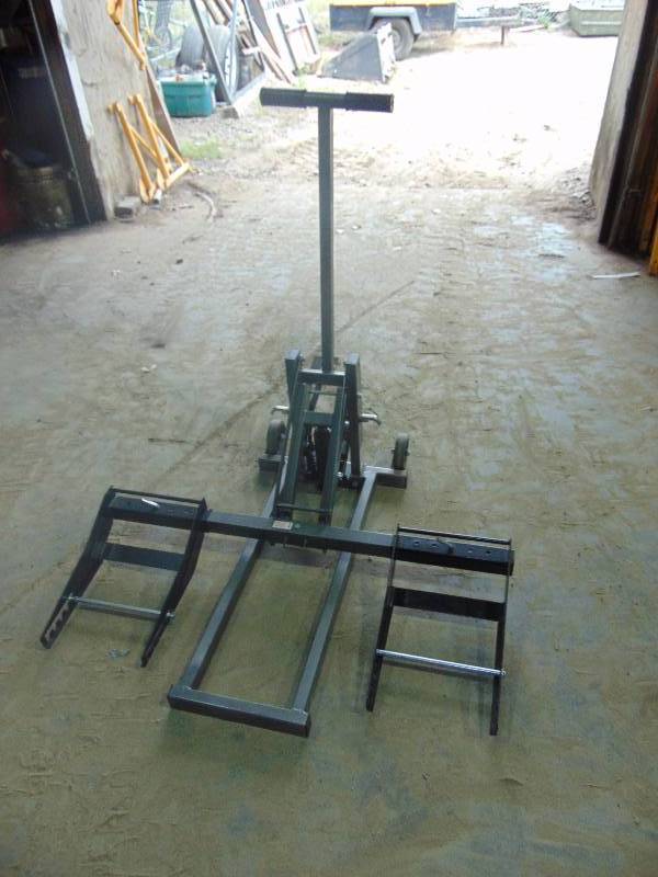 lot 82 image: 300 LB MowerATV Jack