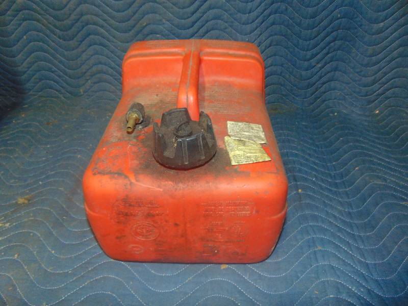lot 102 image: Boat Gas Tank