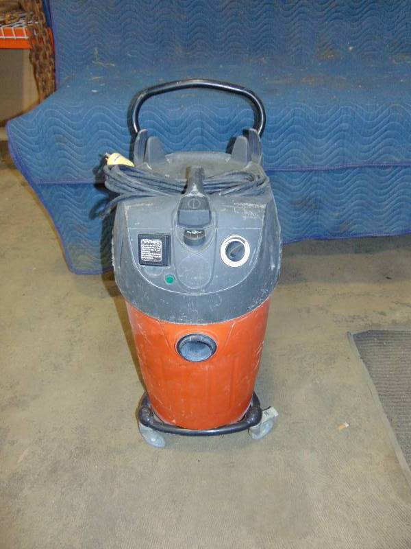 lot 113 image: Husqvarna DC1400 Shop Vac
