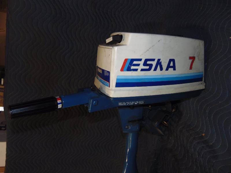 lot 125 image: 7.5 HP Eska Outboard Motor