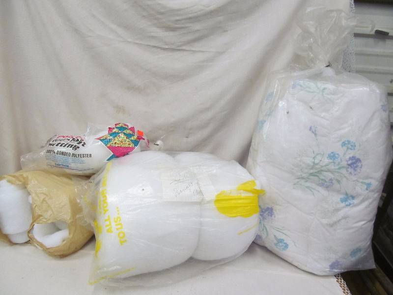 lot 3 image: comforter