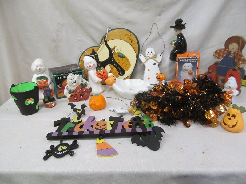 lot 6 image: holiday dcor