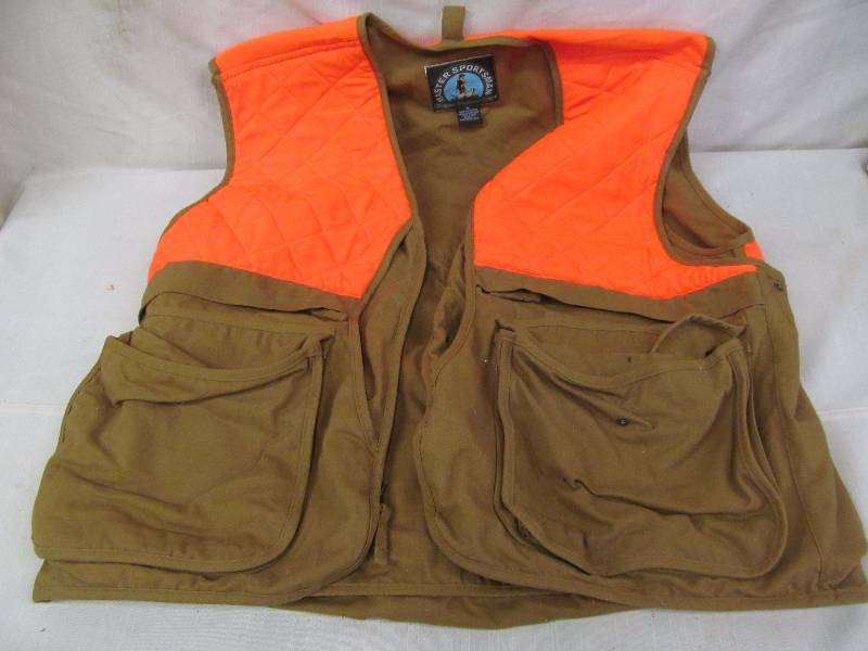 lot 7 image: Hunting vest