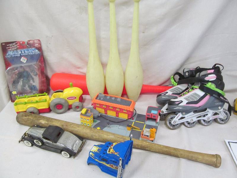 lot 12 image: toys