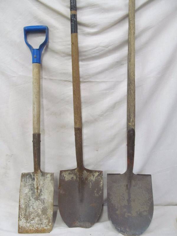 lot 15 image: spades