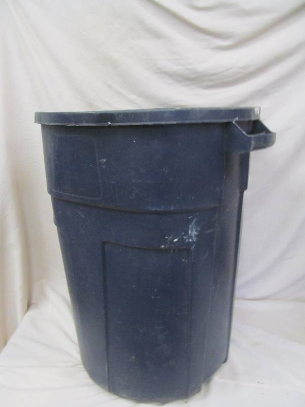 lot 16 image: garbage can