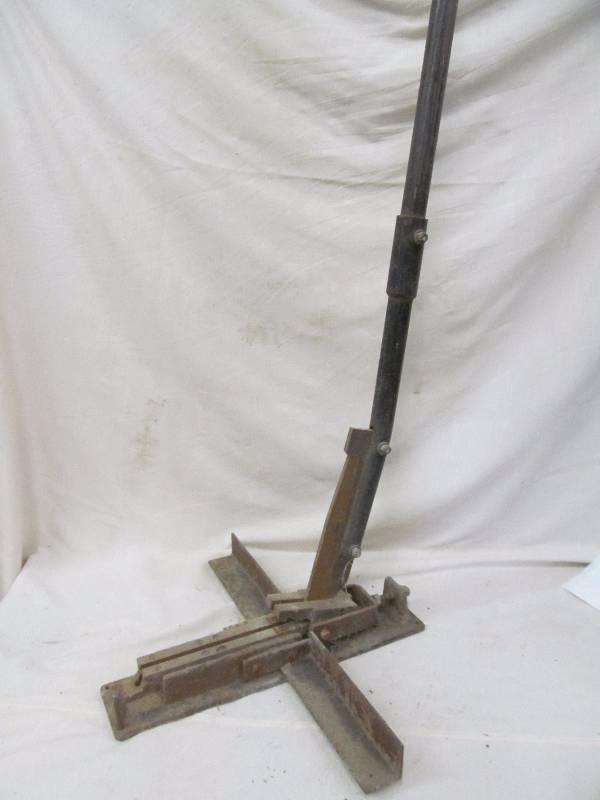 lot 28 image: vintage metal siding cutter