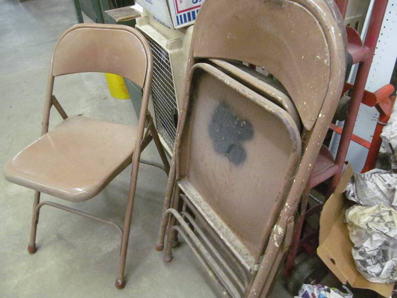 lot 33 image: folding chairs