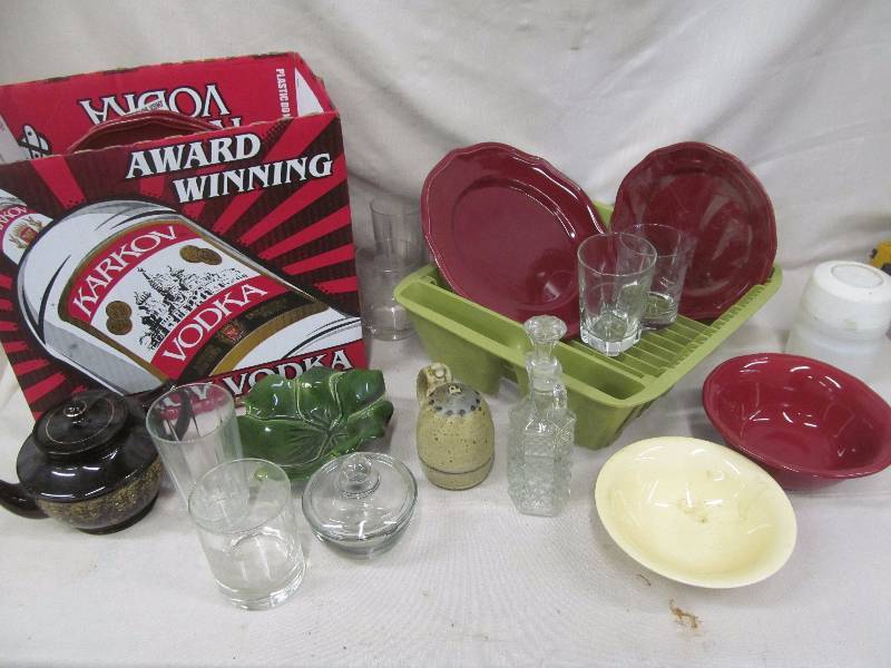 lot 37 image: glassware