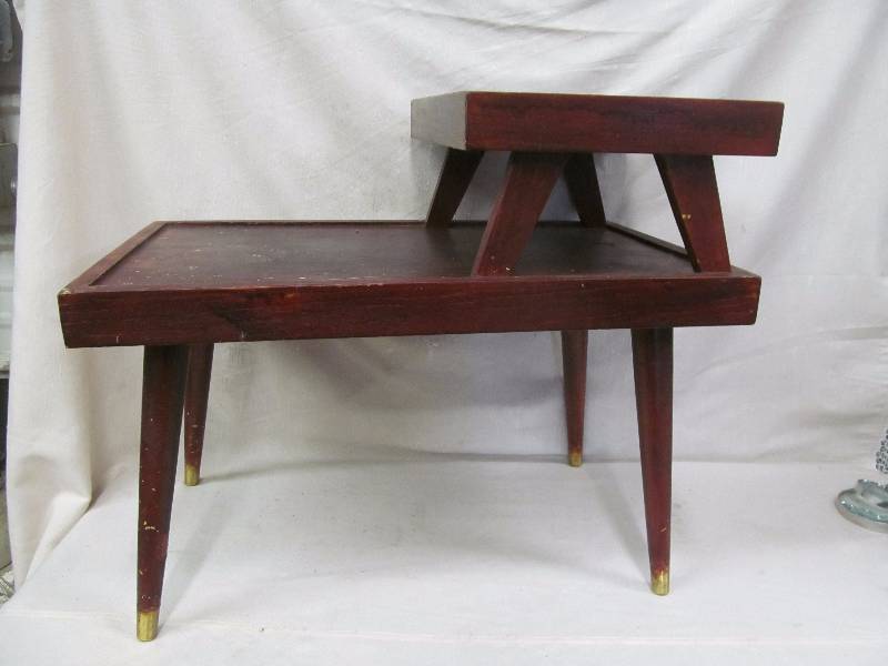 lot 43 image: vintage end table