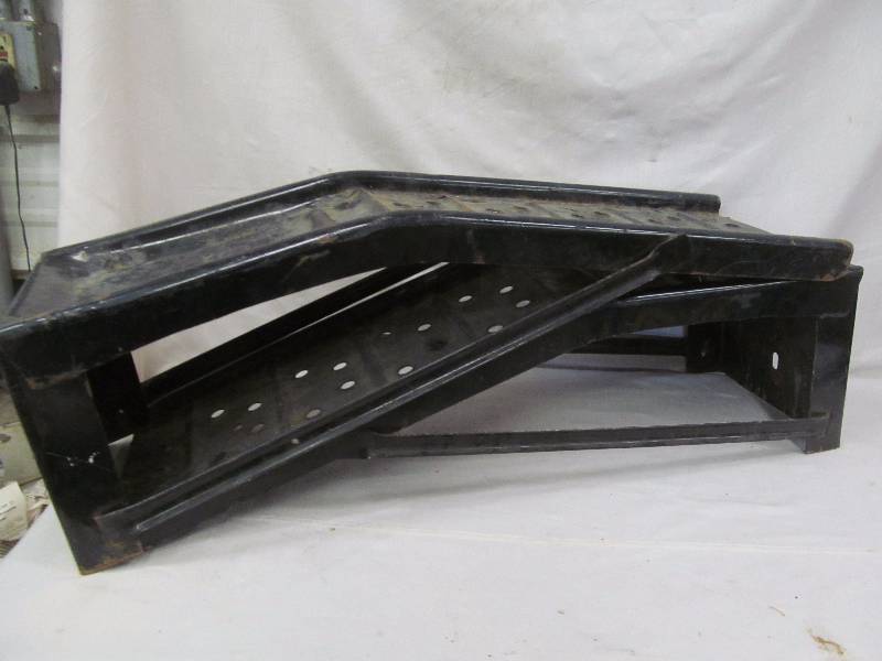 lot 44 image: car ramps