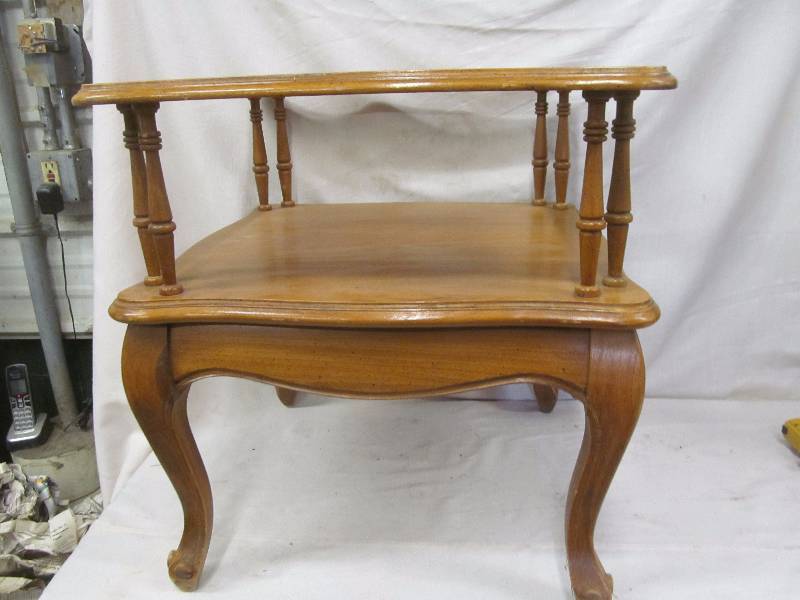 lot 52 image: end table