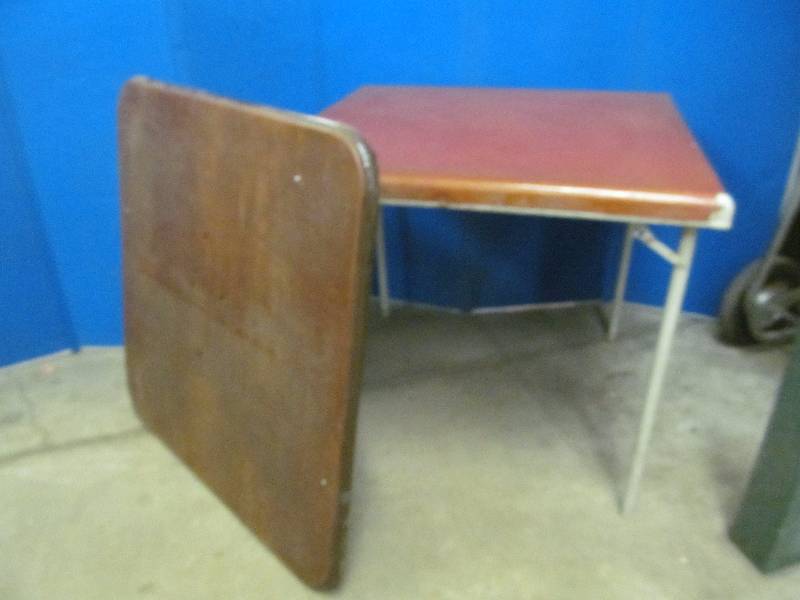 lot 68 image: folding tables