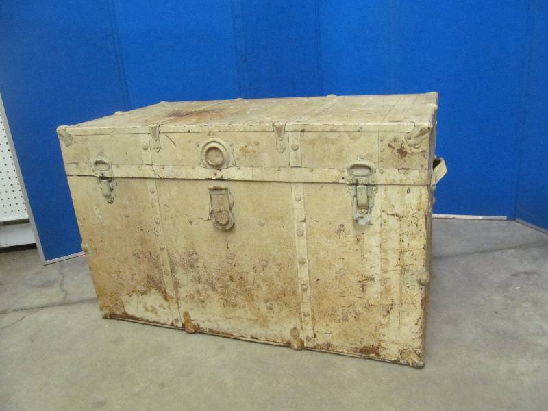 lot 73 image: vintage travelers chest