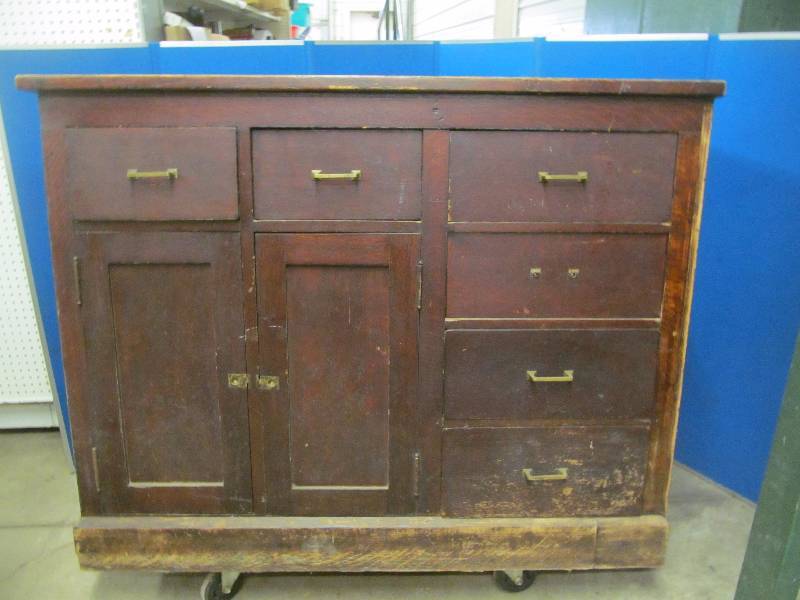 lot 75 image: vintage buffet