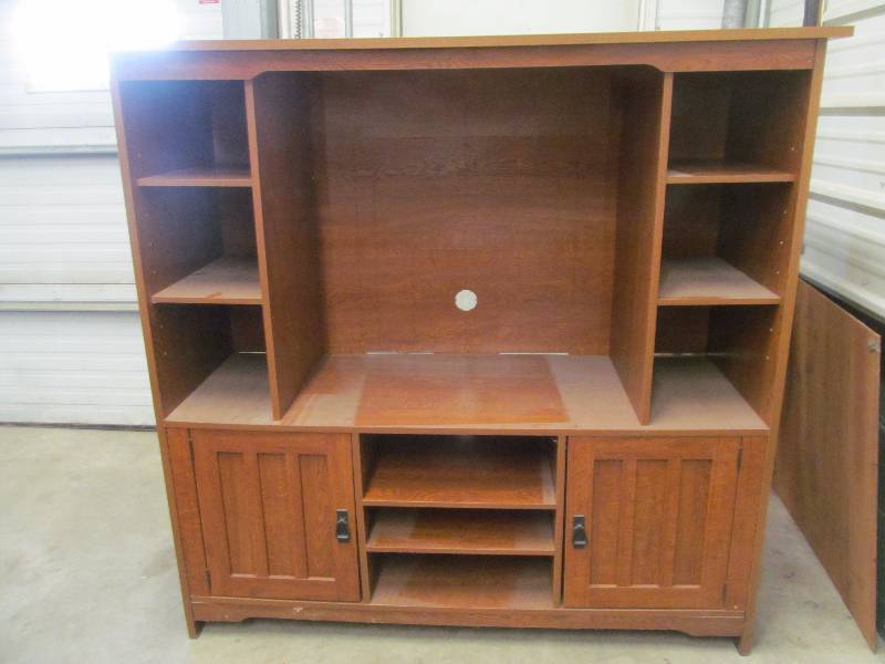 lot 79 image: OSullivan entertainment center
