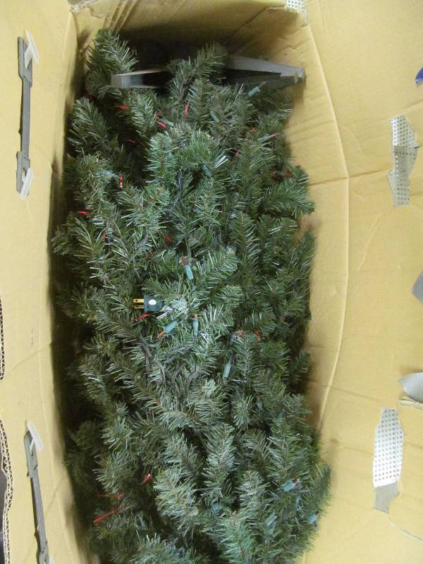 lot 82 image: Christmas tree