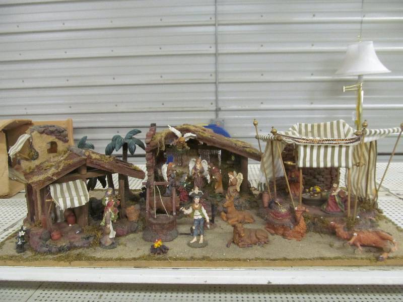 lot 85 image: Nativity scene