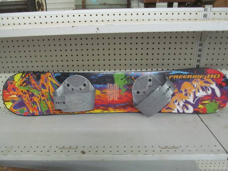 lot 100 image: snowboard