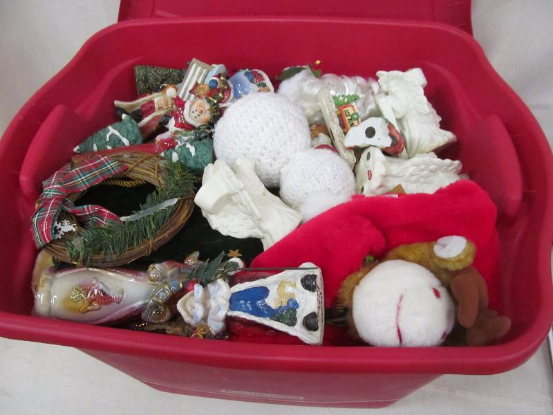 lot 108 image: holiday dcor