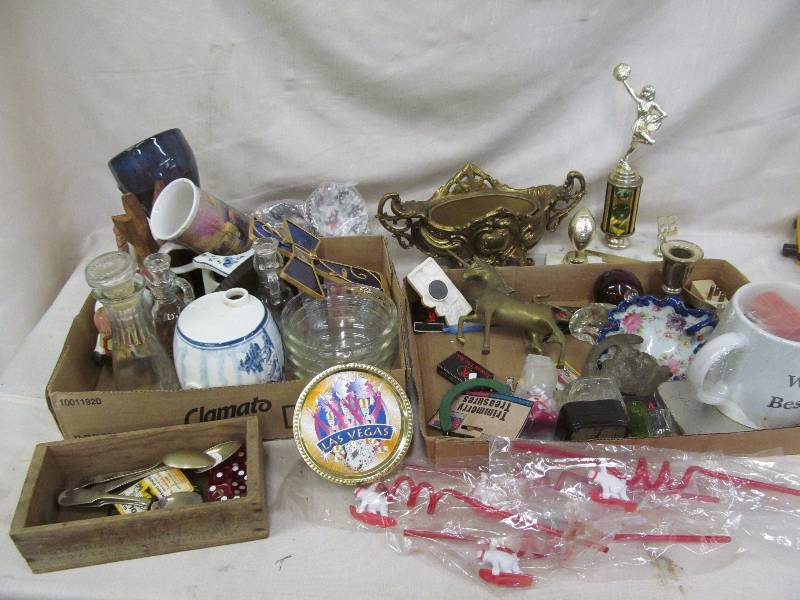 lot 121 image: vintage collectables