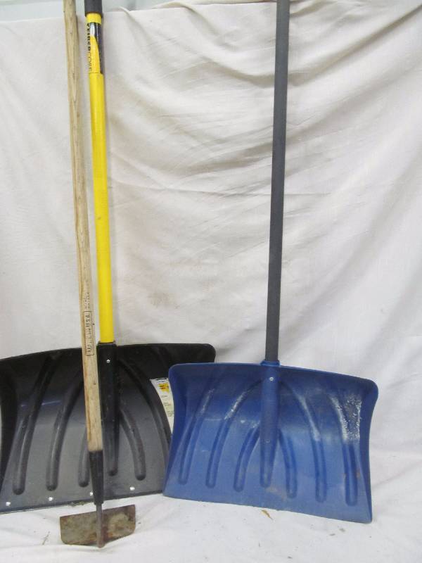 lot 139 image: snow shovels , hoe