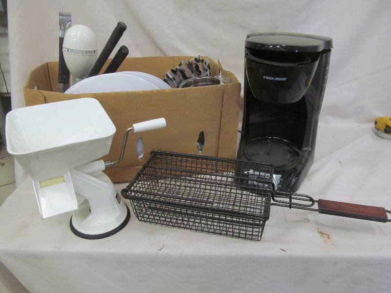 lot 164 image: kitchen appliances