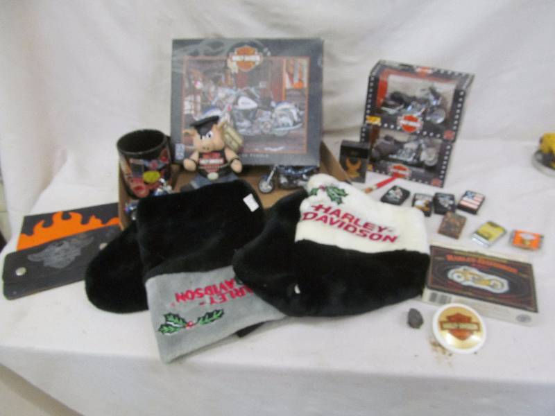 lot 182 image: Harley Davidson collectibles