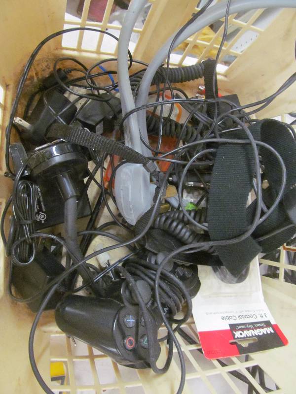 lot 187 image: electronics