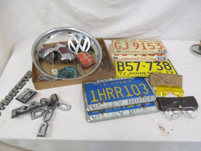 lot 189 image: vintage items