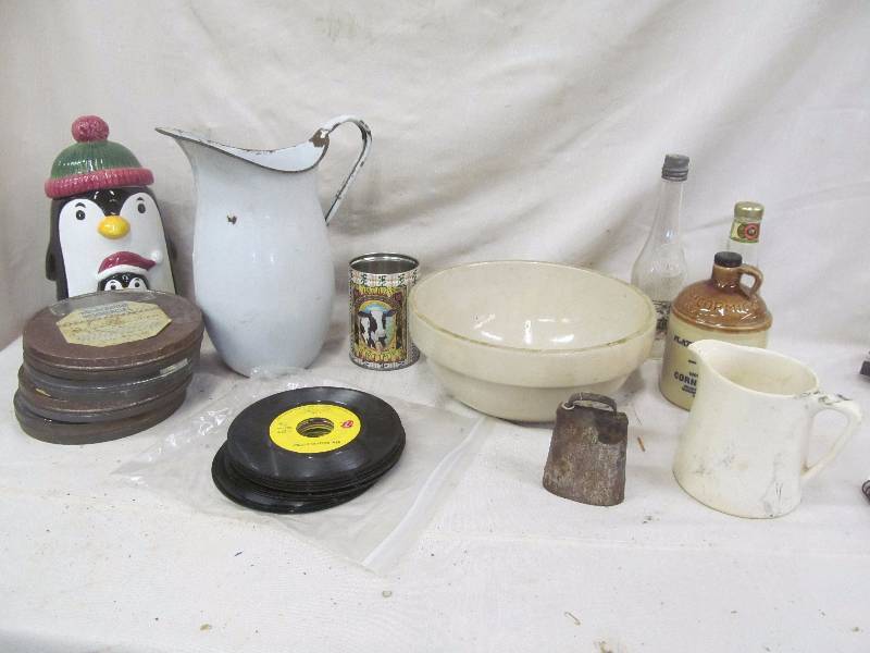 lot 200 image: vintage 45 records